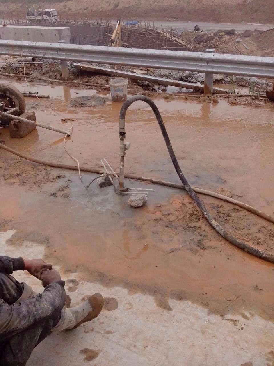 于洪路基压密注浆